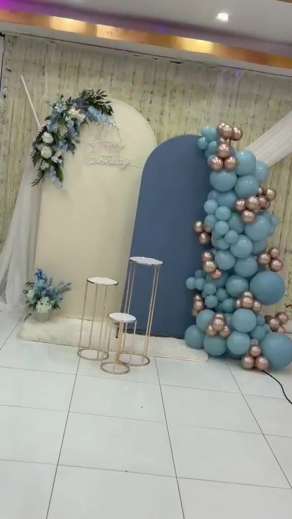 Simple arch backdrop decor with balloons